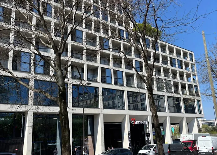 Paris 17 - Coeur Batignolles - Beau Studio 10 M2 -110 Sqf - Etat Neuf - Calme - Ideal Une Personne - Single Occupancy